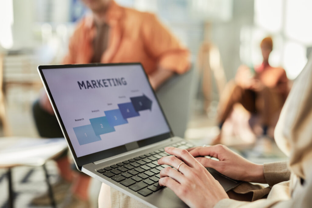 Digital Marketing代管計劃 3 Marketing Data On Laptop Screen 2025 03 08 04 35 25 Utc